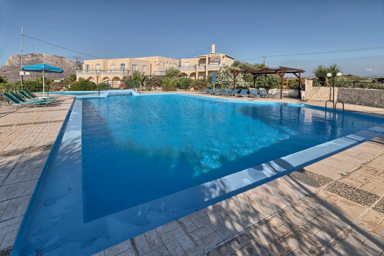 Anthemis Aparthotel Stavrós Екстериор снимка